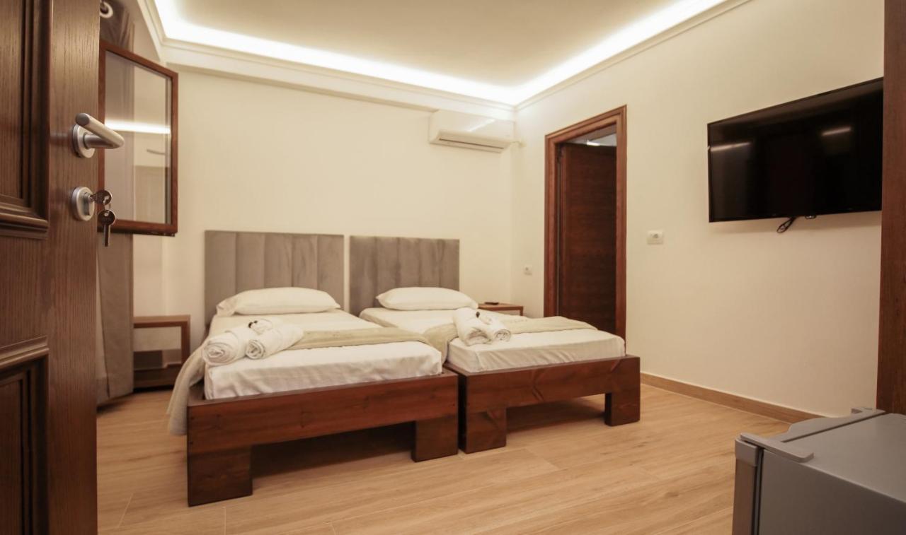 Vila Fatos Qama Berat Exterior photo